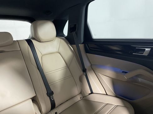 Used 2021 Porsche Cayenne image 15