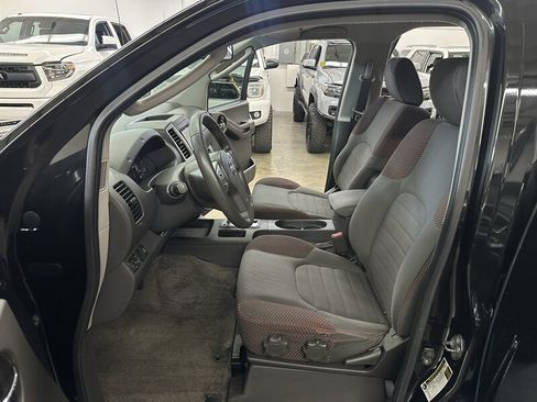 Used 2010 Nissan Xterra Off-Road AWD/4WD image 13