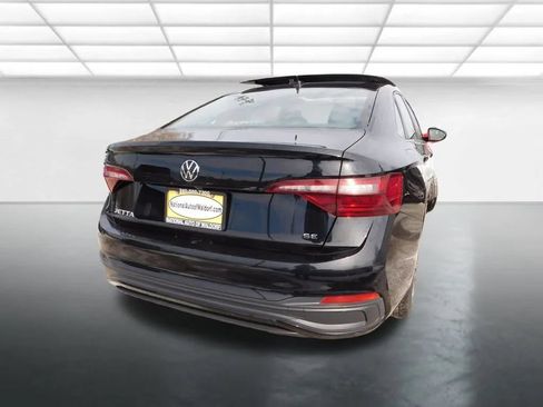 Used 2024 Volkswagen Jetta SE FWD image 5