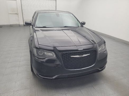 Used 2019 Chrysler 300 Touring w/ Sport Appearance Package RWD image 14