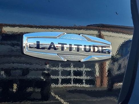 Used 2024 Jeep Compass Latitude image 31