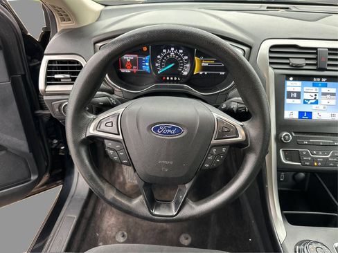 Used 2017 Ford Fusion SE w/ Fusion SE Technology Package FWD image 23