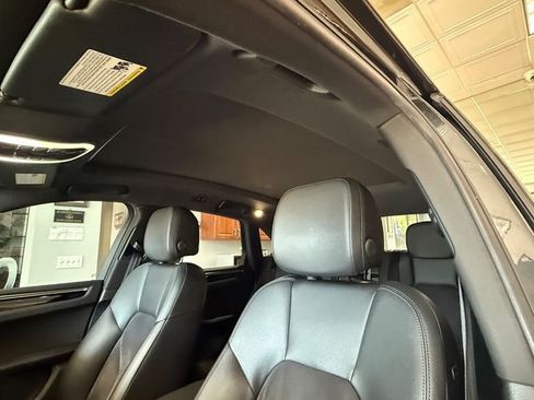 Used 2020 Porsche Macan AWD/4WD image 21