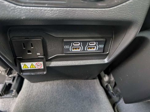Used 2023 Jeep Grand Cherokee Altitude AWD/4WD image 17