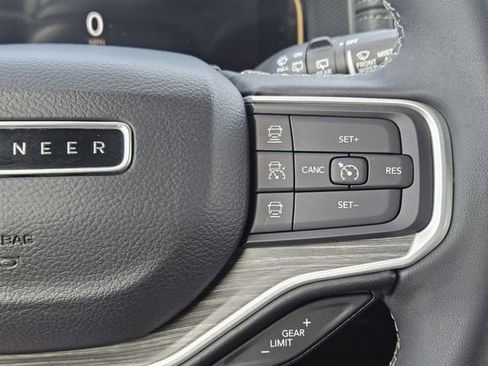 Used 2024 Jeep Wagoneer L Series II w/ Flexible Seating Group RWD image 29