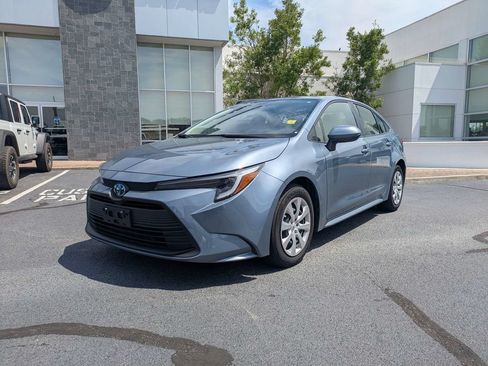 Used 2025 Toyota Corolla LE FWD image 9
