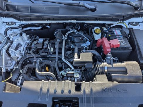 New 2025 Nissan Kicks SR image 11