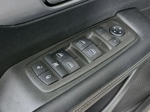 Used 2021 Chrysler Pacifica Touring w/ S Appearance Package FWD image 29