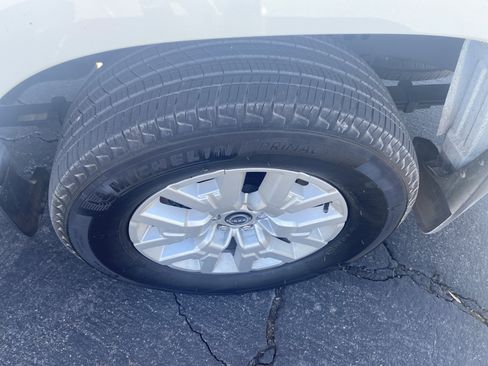 Used 2024 Nissan Frontier SV w/ SV Convenience Package image 21