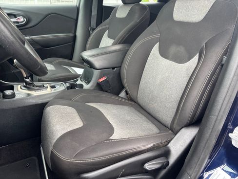 Used 2016 Jeep Cherokee Sport AWD/4WD image 11