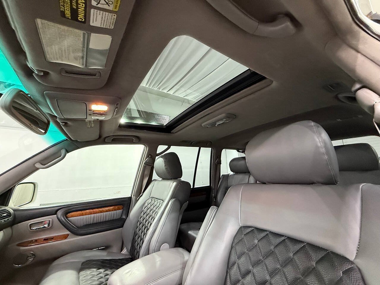 Used 2004 Lexus LX 470 4WD image 22