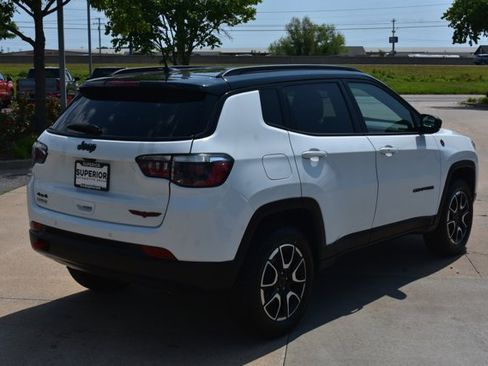 Used 2025 Jeep Compass Trailhawk AWD/4WD image 5
