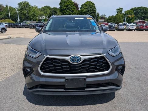 Used 2021 Toyota Highlander XLE AWD/4WD image 9