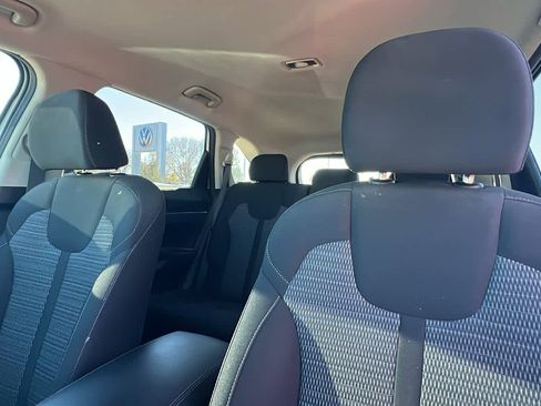 Used 2022 Kia Sorento LX image 11