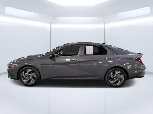 Used 2025 Hyundai Elantra Sport FWD image 6