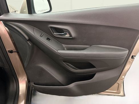Used 2018 Chevrolet Trax LS FWD image 33