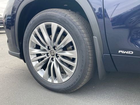 New 2026 Toyota Highlander Platinum AWD/4WD image 7