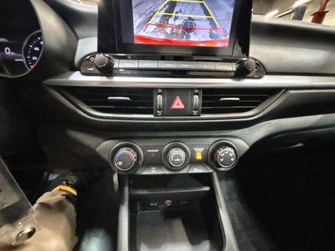 Certified 2022 Kia Forte LXS image 18