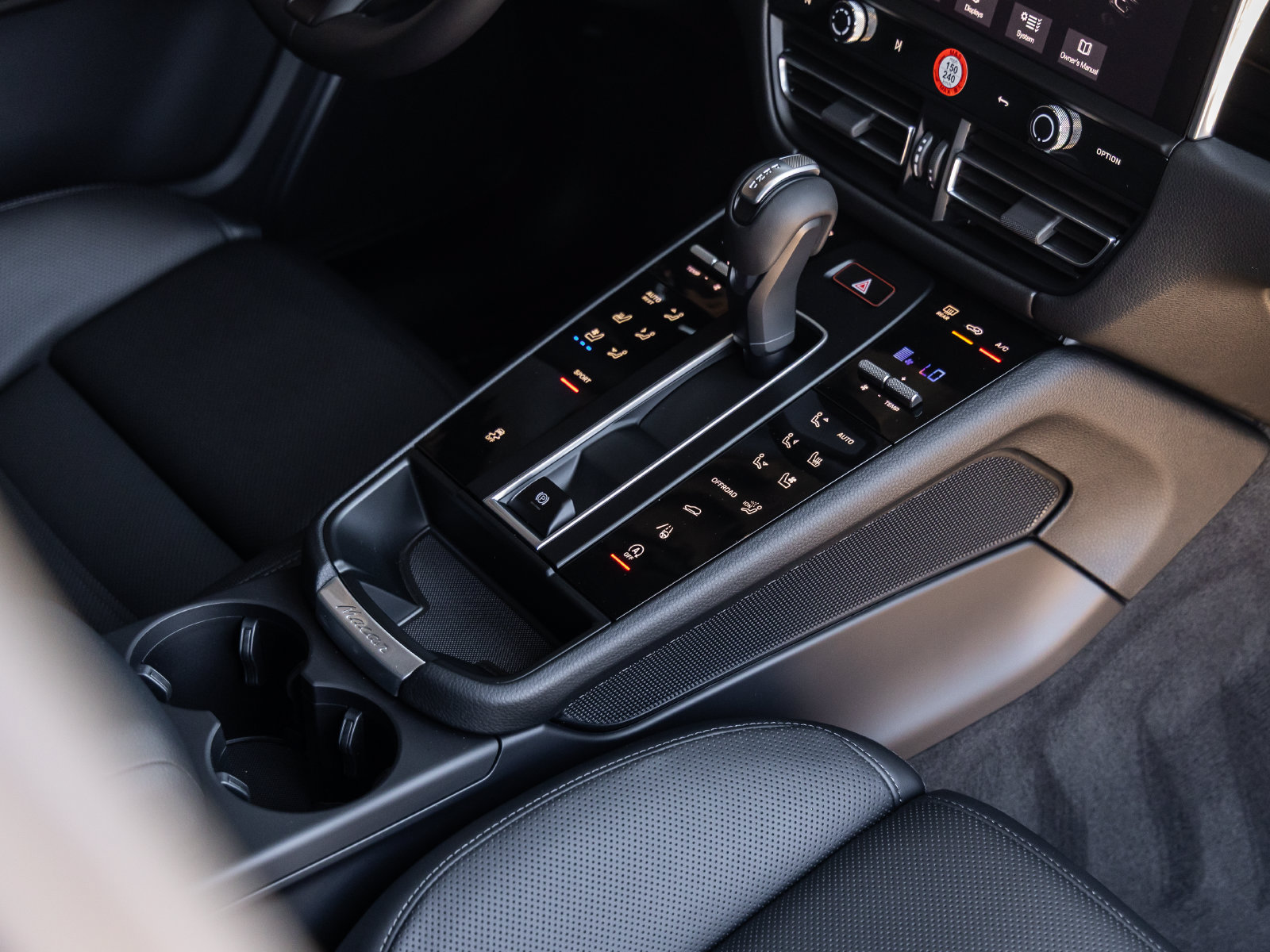 Certified 2026 Porsche Macan AWD/4WD image 32