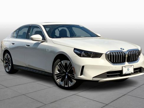 New 2024 BMW i5 eDrive40i w/ Premium Package image 2