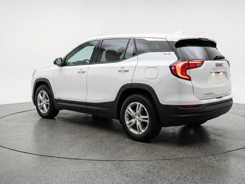 Used 2024 GMC Terrain SLE image 6