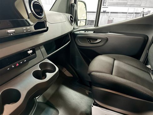 Certified 2025 Mercedes-Benz Sprinter 2500 image 23