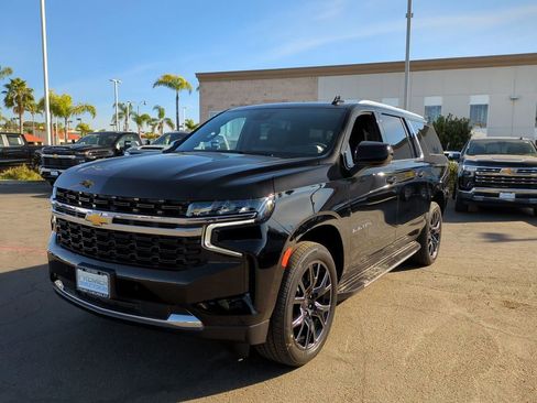 Certified 2023 Chevrolet Suburban LS w/ Driver Alert Package AWD/4WD image 9