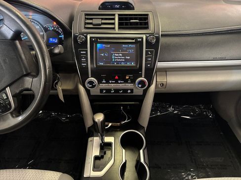 Used 2013 Toyota Camry LE FWD image 19
