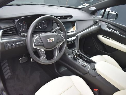 Used 2023 Cadillac XT5 Sportv w/ Technology Package AWD/4WD image 12