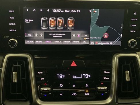 Used 2022 Kia Sorento EX image 12