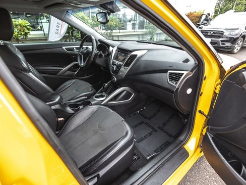Used 2012 Hyundai Veloster w/ Style Pkg FWD image 21