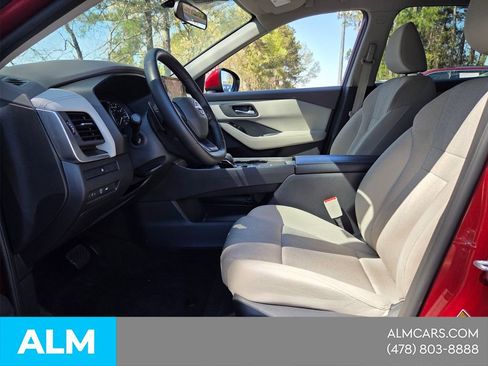 Used 2025 Nissan Rogue SV image 4