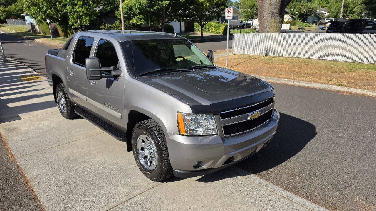 Used 2008 Chevrolet Avalanche LT AWD/4WD image 2