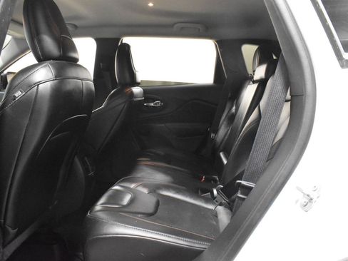 Used 2022 Jeep Cherokee Trailhawk AWD/4WD image 7