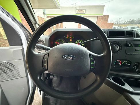 Used 2013 Ford E-250 and Econoline 250 w/ PWR Group RWD image 3