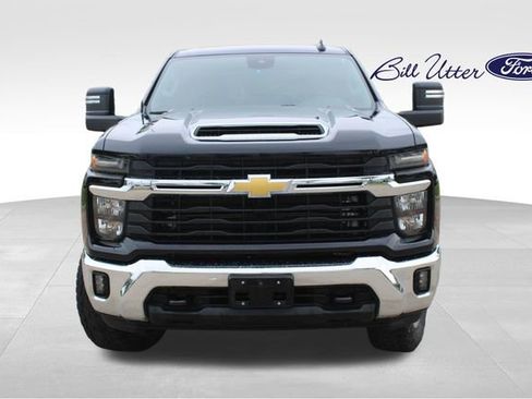 Used 2024 Chevrolet Silverado 2500 LT image 2