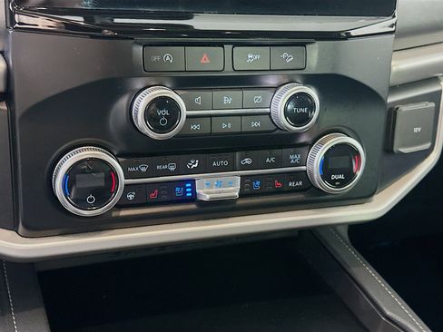 Used 2024 Ford Expedition XLT image 24