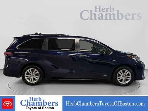 Used 2021 Toyota Sienna XSE w/ XSE Plus Package AWD/4WD image 11