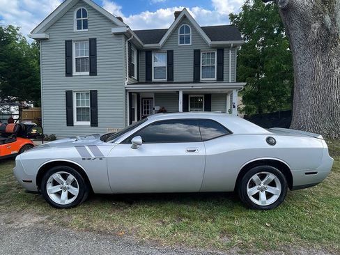 Used 2010 Dodge Challenger R/T w/ Sound Group RWD image 2