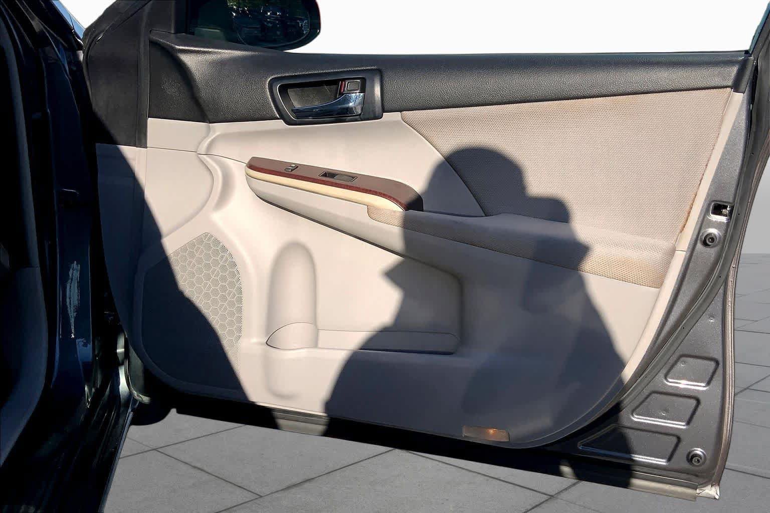 Used 2012 Toyota Camry XLE FWD image 21