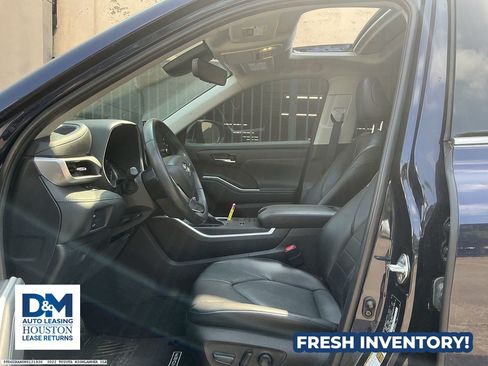 Used 2022 Toyota Highlander XLE FWD image 8