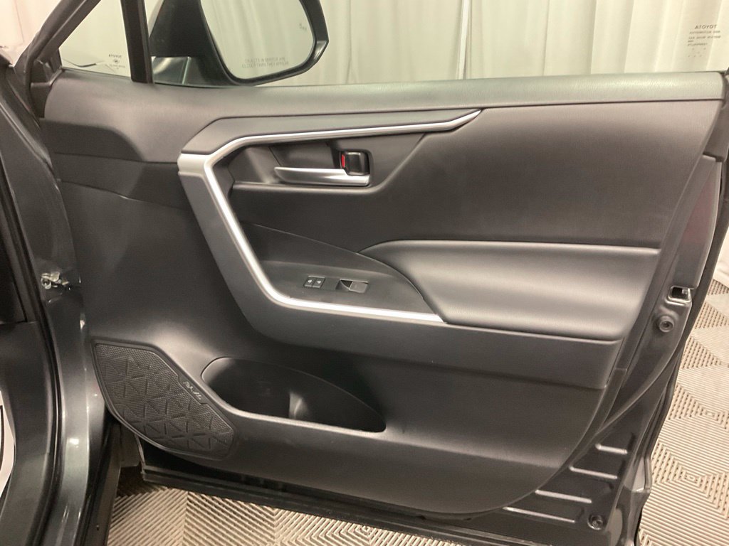 Used 2025 Toyota RAV4 XLE AWD/4WD image 27
