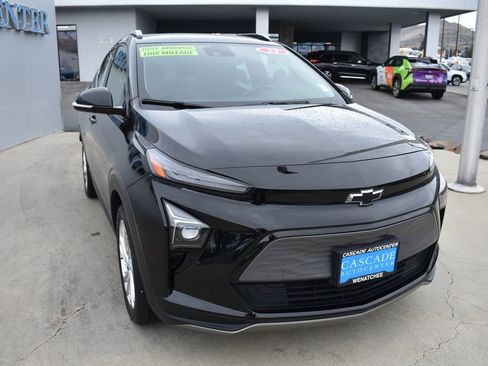 Used 2023 Chevrolet Bolt EUV LT w/ Driver Confidence Package image 11