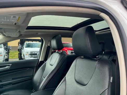 Certified 2022 Ford Edge Titanium image 18