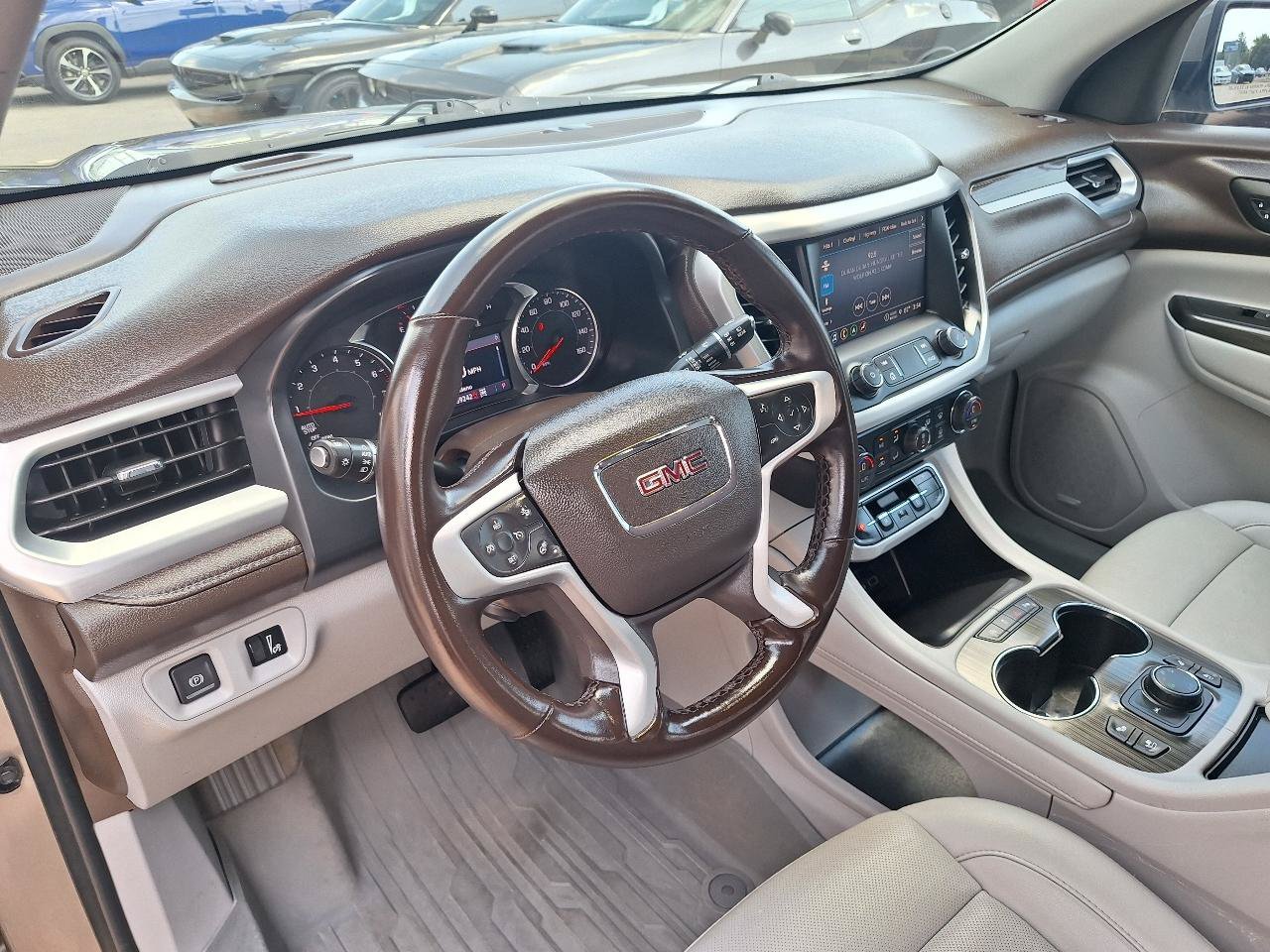 Used 2023 GMC Acadia SLT w/ Preferred Package AWD/4WD image 14