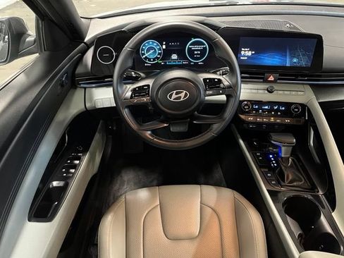 Used 2025 Hyundai Elantra Limited FWD image 18