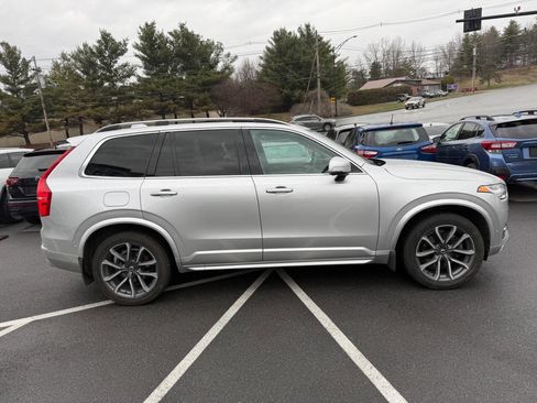 Used 2018 Volvo XC90 T6 Momentum w/ Convenience Package image 7