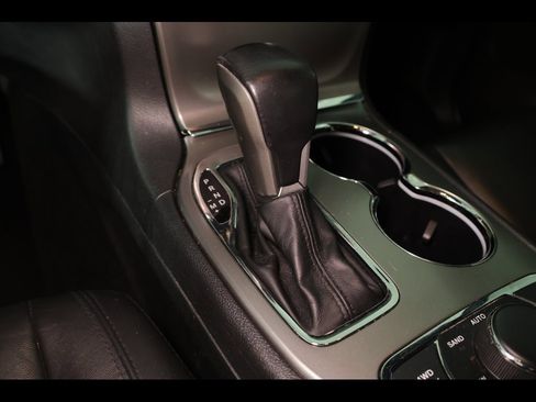 Used 2020 Jeep Grand Cherokee Limited image 23