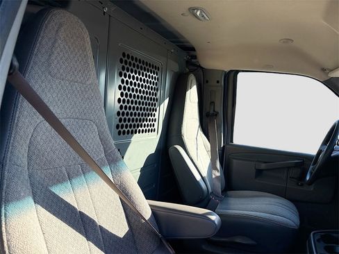 Used 2022 GMC Savana 2500 w/ Driver Convenience Package image 23
