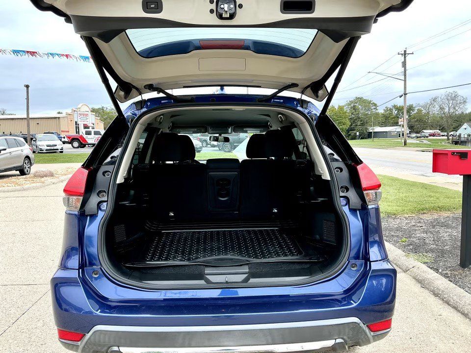 Used 2017 Nissan Rogue SV w/ SV Premium Package FWD image 26
